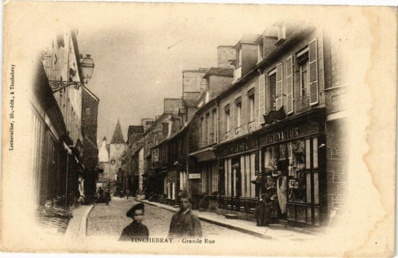 Carte postale ancienne Tinchbray - Grande rue