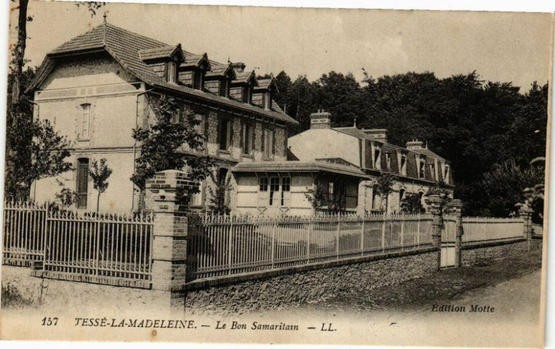 Carte postale ancienne Tesse-la-Madeleine - Le Bon samaritam à Ri