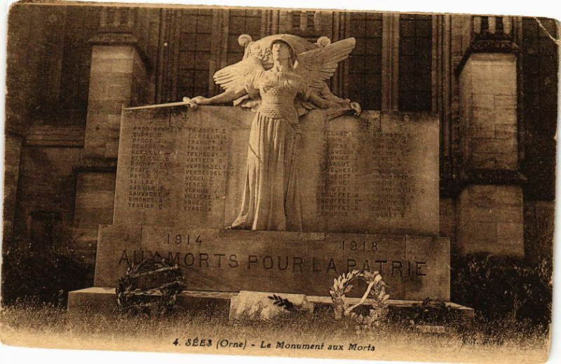 Carte postale ancienne Sees - Le Monument aux Morts à Sées