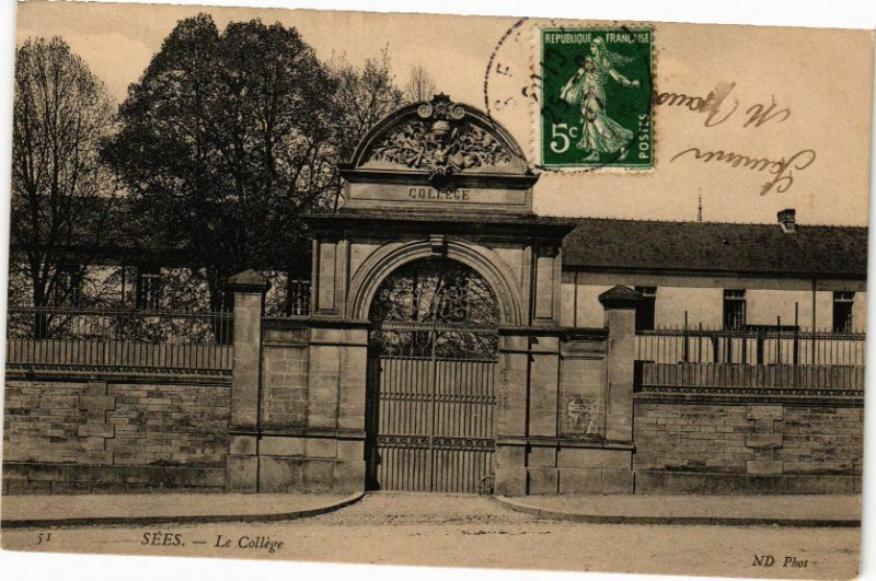 Carte postale ancienne Sees - Le Collége à Sées
