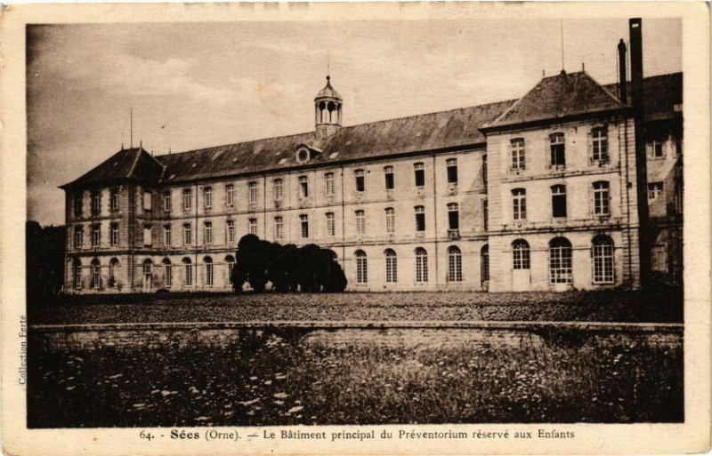 Carte postale ancienne Sees - Le Batiment principal du Préventorium réservé aux Enfants à Sées
