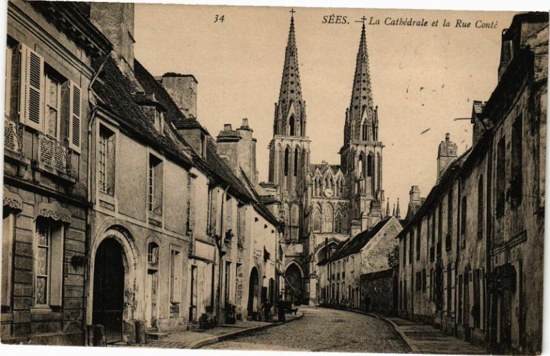Carte postale ancienne Sees - La Cathédrale et la Rue Conté à Sées