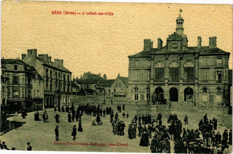 Carte postale ancienne Sees - L'Hotel de Ville à Sées