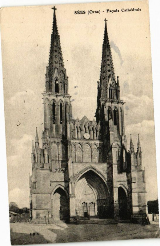 Carte postale ancienne Sees - Facade Cathédrale à Sées