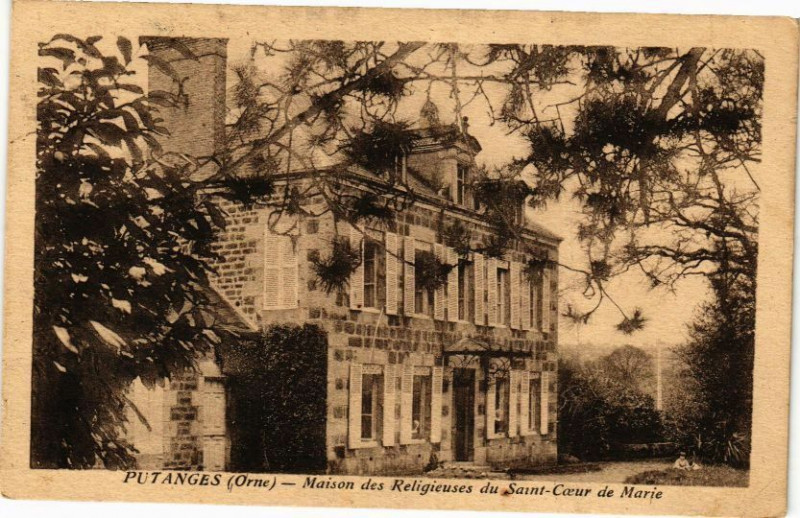 Carte postale ancienne Putanges - Maison des religieuses du saint à Sai