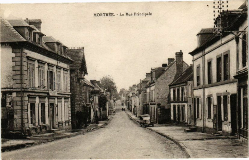 Carte postale ancienne Mortree - La Rue Principale à Mortrée