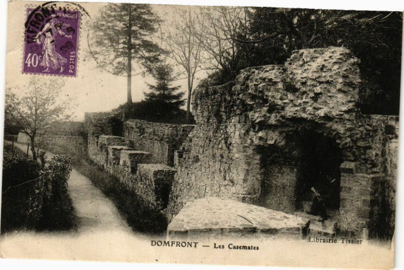 Carte postale ancienne Domfront - Les Casemates