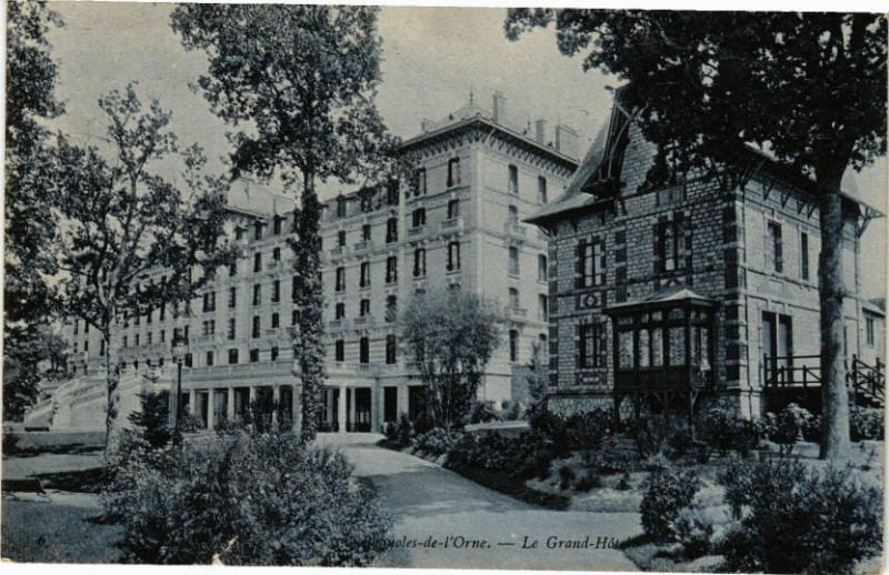 Carte postale ancienne Bagnoles-de-l'orne - Le grande hotel