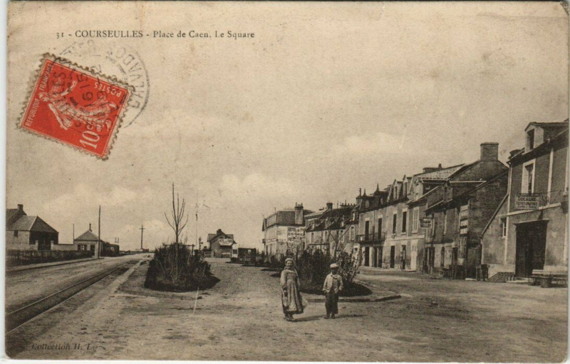Carte postale ancienne Courseulles - Place de Caen Le Square à Caen