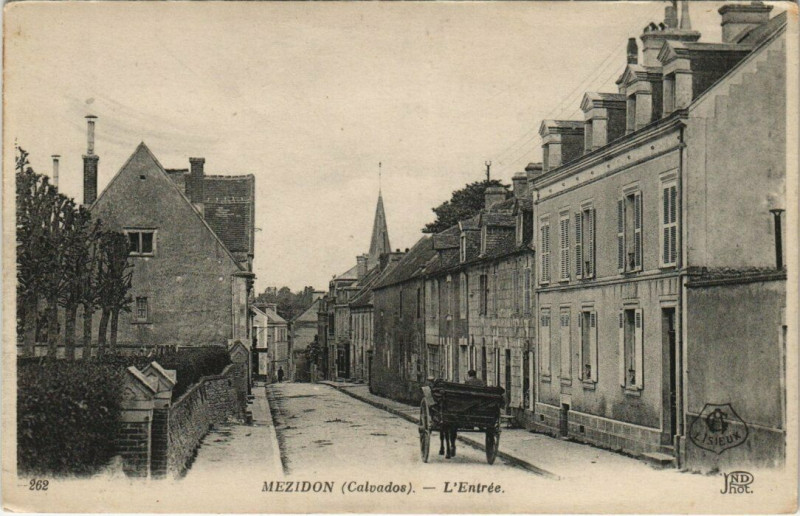 Carte postale ancienne Mezidon - L'Entrée