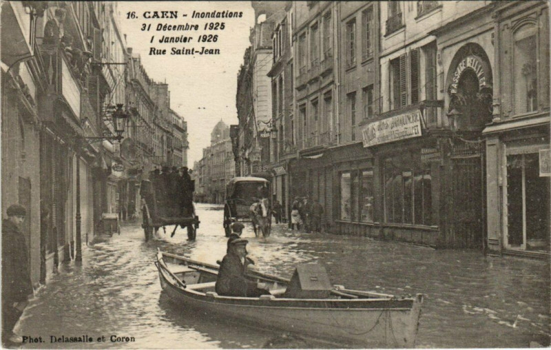 Carte postale ancienne Caen - Inondations - Rue Saint-Jean à Caen