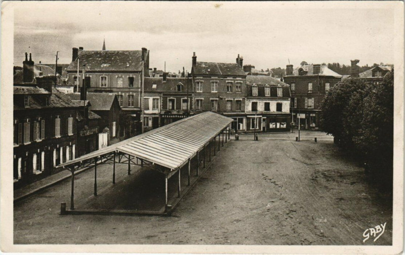 Carte postale ancienne Livarot - Place Pasteur