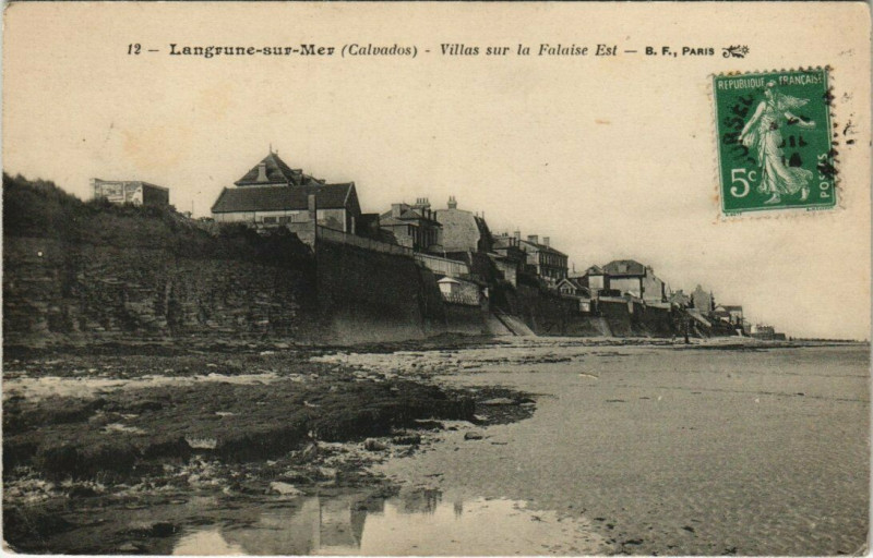 Carte postale ancienne Langrune-sur-Mer - Villas sur la Falaise est à Langrune-sur-Mer