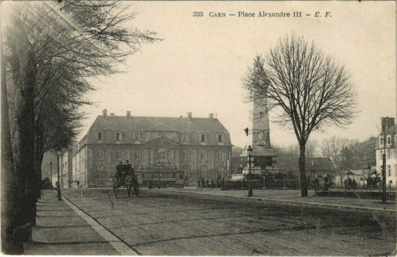 Carte postale ancienne Caen - Place Alexandre Iii à Caen