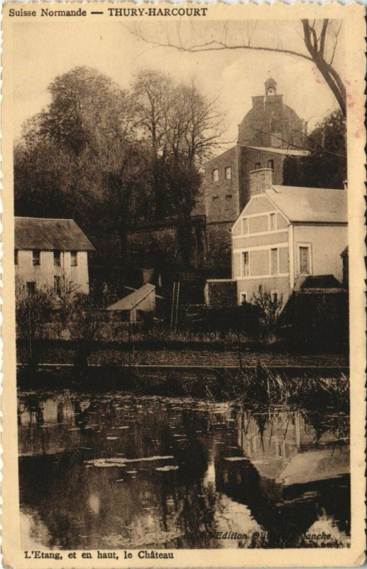 Carte postale ancienne Thury-Harcourt - L'Etang et en haut le Chateau