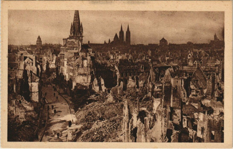 Carte postale ancienne Caen - Vue générale vers la rue Saint-Pierre à Caen