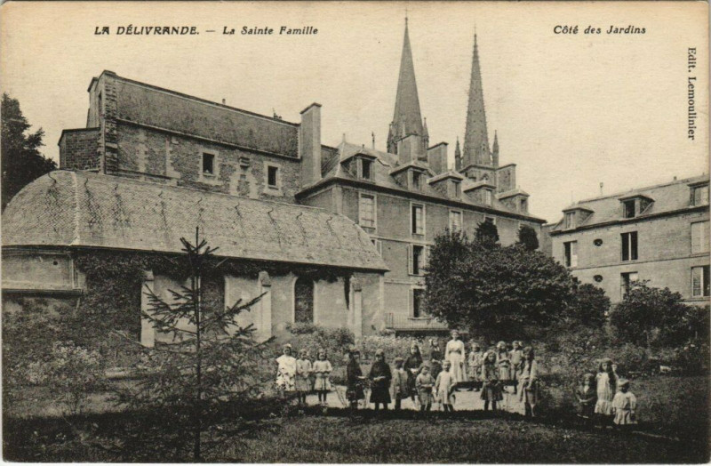 Carte postale ancienne La Delivrande - La Sainte-Famille