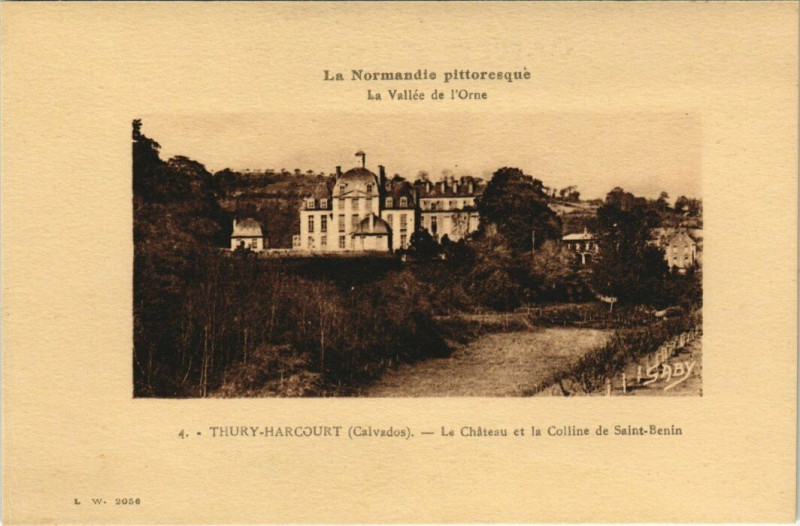 Carte postale ancienne Thury-Harcourt - Le Chateau et la Colline de Saint-Benin