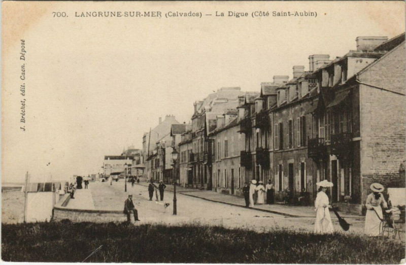 Carte postale ancienne Langrune-sur-Mer - La Digue à Langrune-sur-Mer
