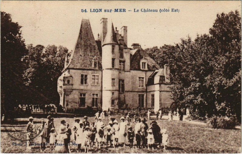 Carte postale ancienne Luc-sur-Mer - Le Chateau à Luc-sur-Mer