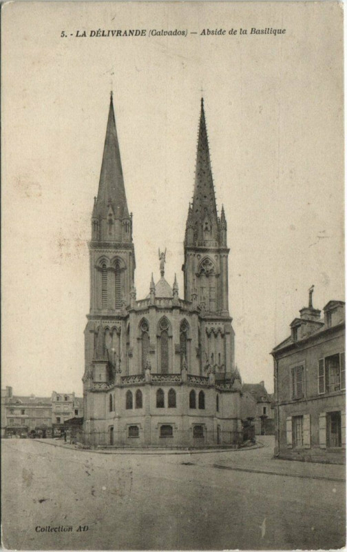 Carte postale ancienne La Delivrande - Abside de la Basilique