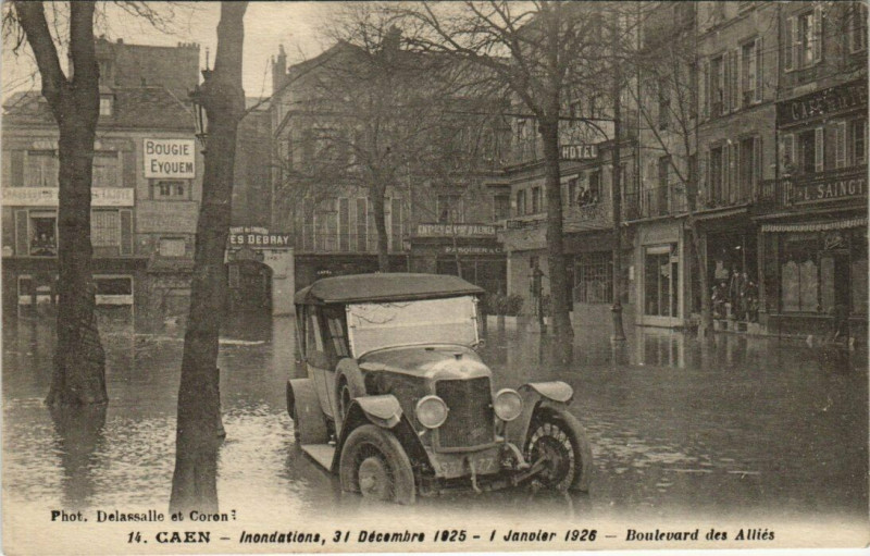 Carte postale ancienne Caen - Inondations - Boulevard des Alliés à Caen