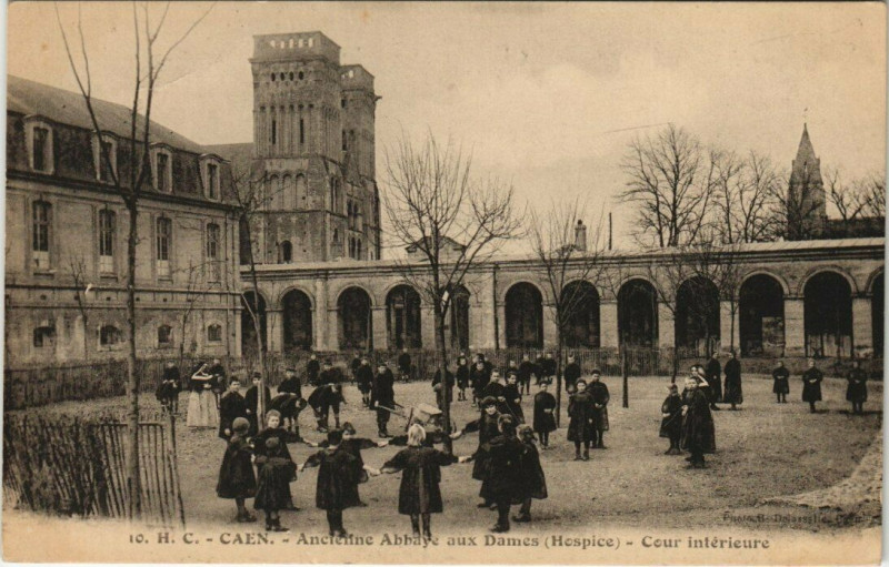 Carte postale ancienne Caen - Ancienne Abbaye aux Dames à Caen