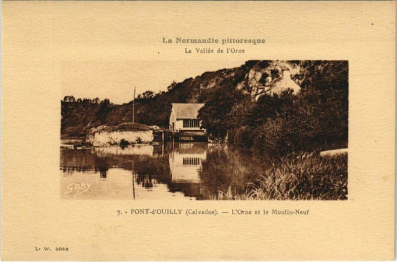 Carte postale ancienne Pont-d'Ouilly - L'Orne et le Moulin-Neuf à Pont-d'Ouilly