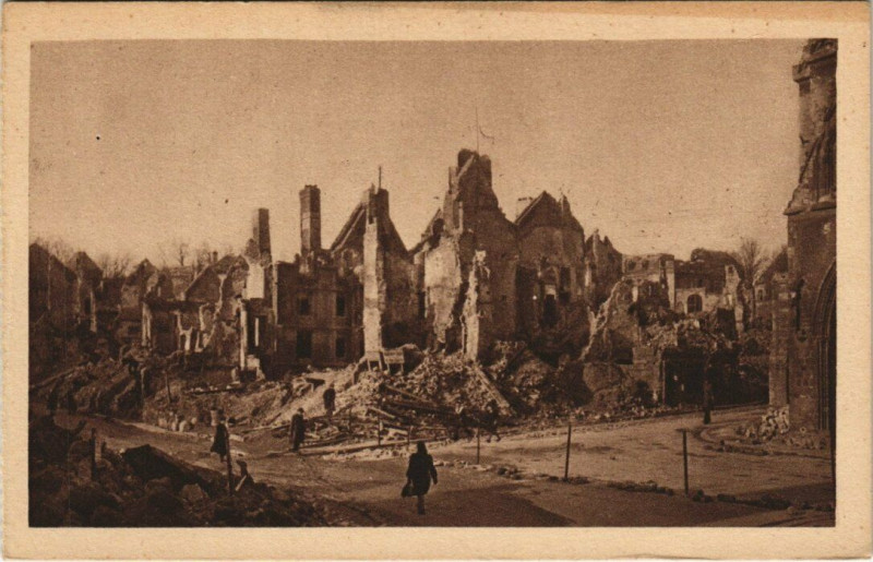 Carte postale ancienne Caen - Rue de Geole et place Saint-Pierre à Caen