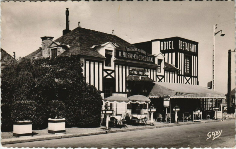 Carte postale ancienne Courseulles-sur-Mer - Hotel Restaurant Adam à Courseulles-sur-Mer