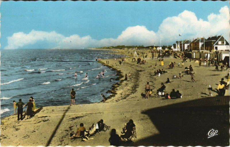 Carte postale ancienne Courseulles-sur-Mer - La Plage à Courseulles-sur-Mer