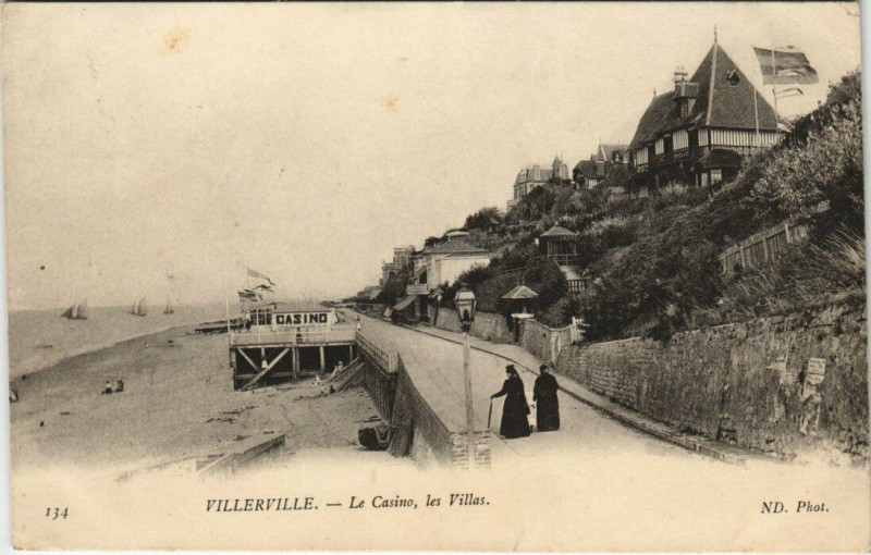 Carte postale ancienne Villerville - Le Casino les Villas à Villerville