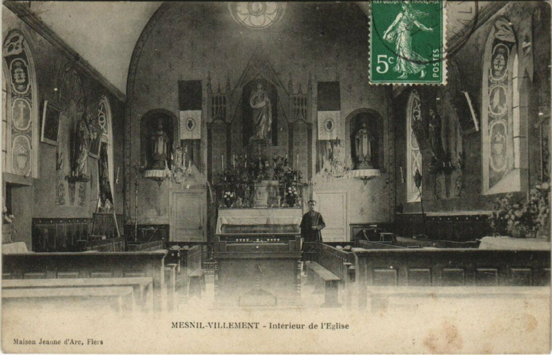 Carte postale ancienne Mesnil-Villement - Intérieur de L'Eglise