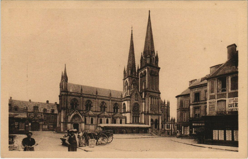 Carte postale ancienne La Delivrande - La Basilique et la Place