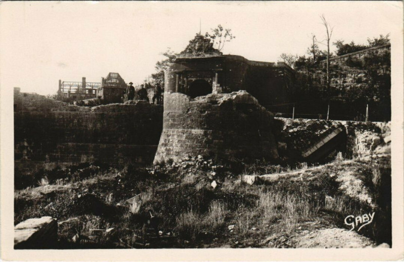 Carte postale ancienne Caen - Entrée du Chateau à Caen