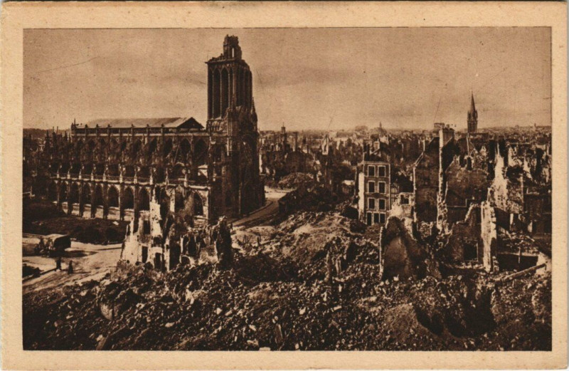 Carte postale ancienne Caen - Vue générale et Eglise Saint-Pierre à Caen