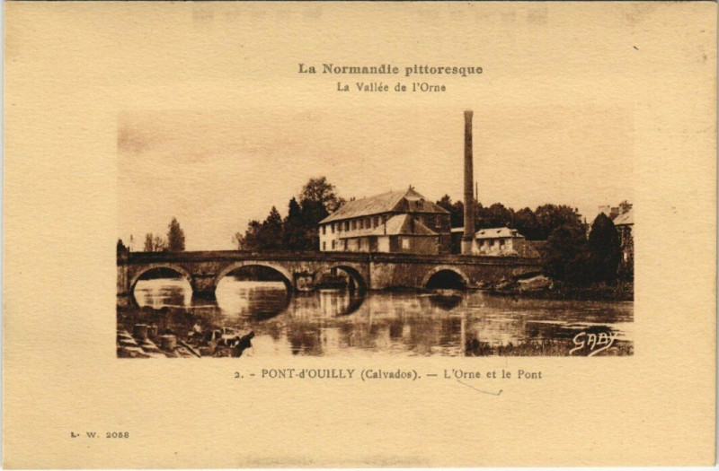 Carte postale ancienne Pont-d'Ouilly - L'Orne et le Pont à Pont-d'Ouilly