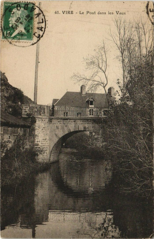 Carte postale ancienne Vire - Le Pont dans les Vaux