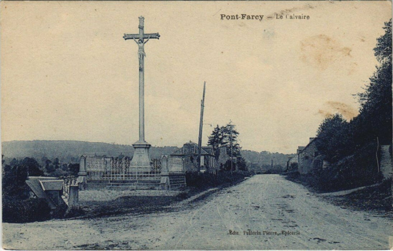 Carte postale ancienne Pont-Farcy - Le Calvaire
