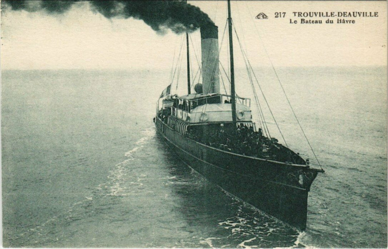 Carte postale ancienne Trouville - Deauville - Le Bateau du Havre Steamer à Deauville
