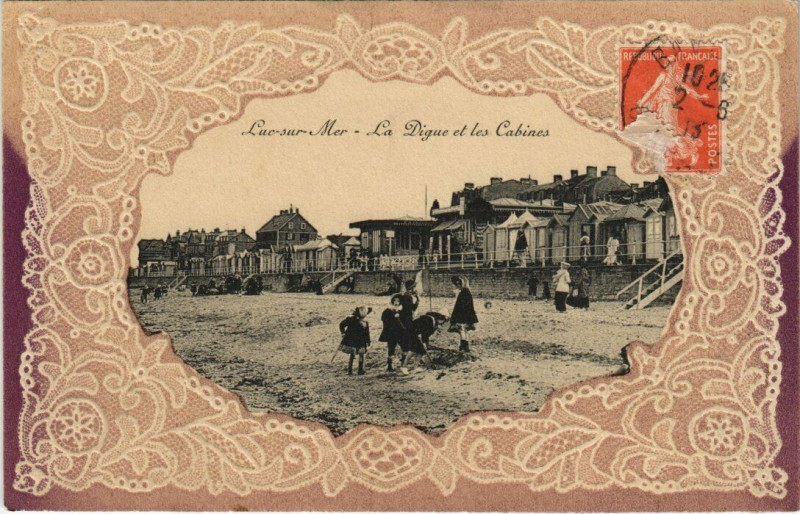 Carte postale ancienne Luc-sur-Mer - La Digue et les Cabines à Luc-sur-Mer