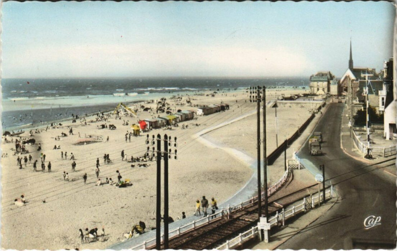 Carte postale ancienne Houlgate - La Plage à Houlgate