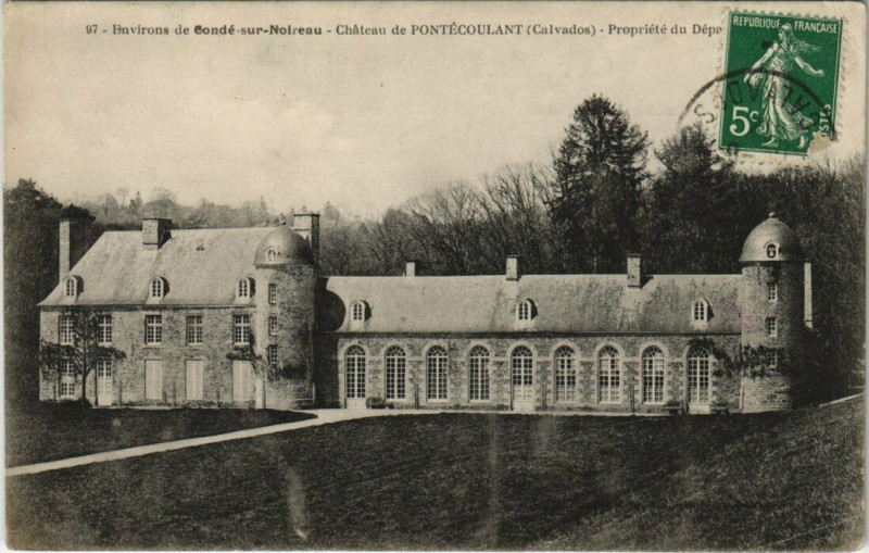 Carte postale ancienne Environs de Conde-sur-Noireau - Chateau de Pontécoulant à Pontécoulant