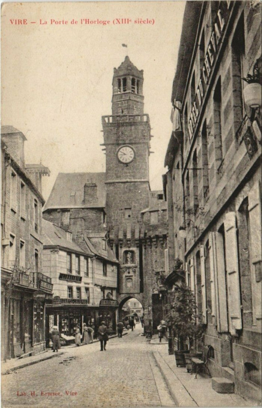 Carte postale ancienne Vire - La Porte de l'Horloge