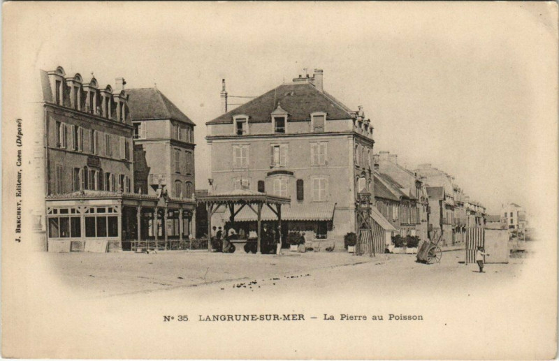 Carte postale ancienne Langrune-sur-Mer - La Pierre au Poisson à Langrune-sur-Mer