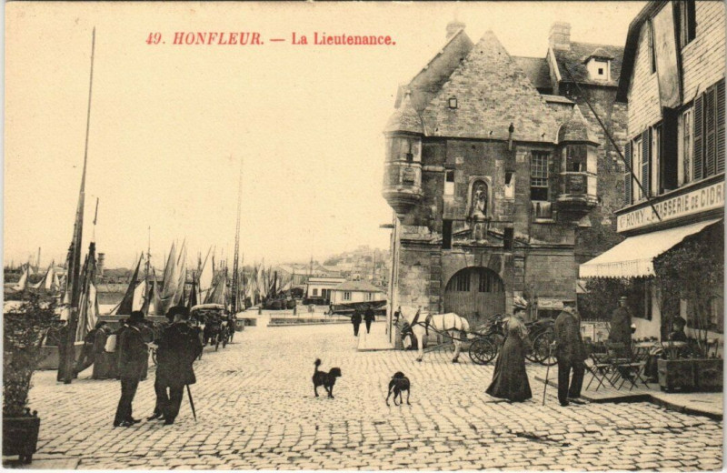 Carte postale ancienne Honfleur - La Lieutenance à Honfleur