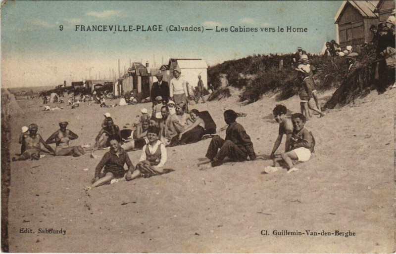 Carte postale ancienne Franceville-Plage - Les Cabines vers Le Home au Hom