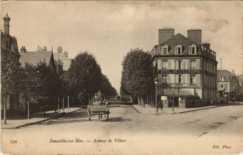 Carte postale ancienne Deauville - sur-Mer - Avenue de Villers à Deauville