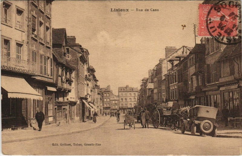 Carte postale ancienne Lisieux - Rue de Caen à Lisieux