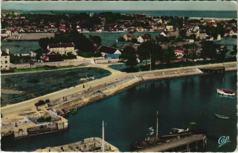 Carte postale ancienne Ouistreham - Vue générale vers Riva-Bella à Ouistreham